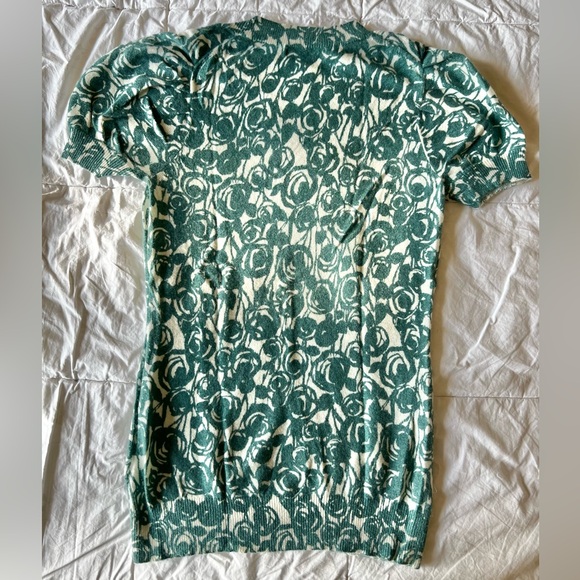 Banana Republic short sleeve sweater green and white rose print Size Small - Picture 4 of 10